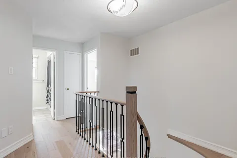 5 Mandel Crescent, ON L4C 9Z7