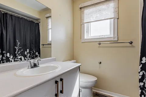 5 Mandel Crescent, ON L4C 9Z7