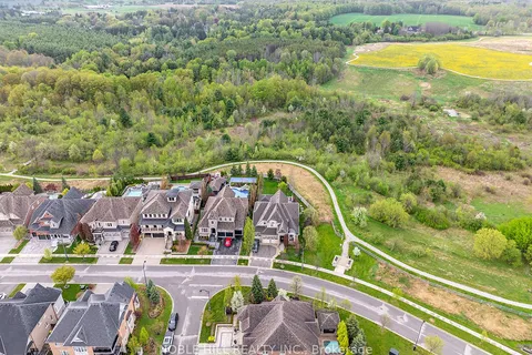 9 Chapel Gully Trail, ON L7B 0A1