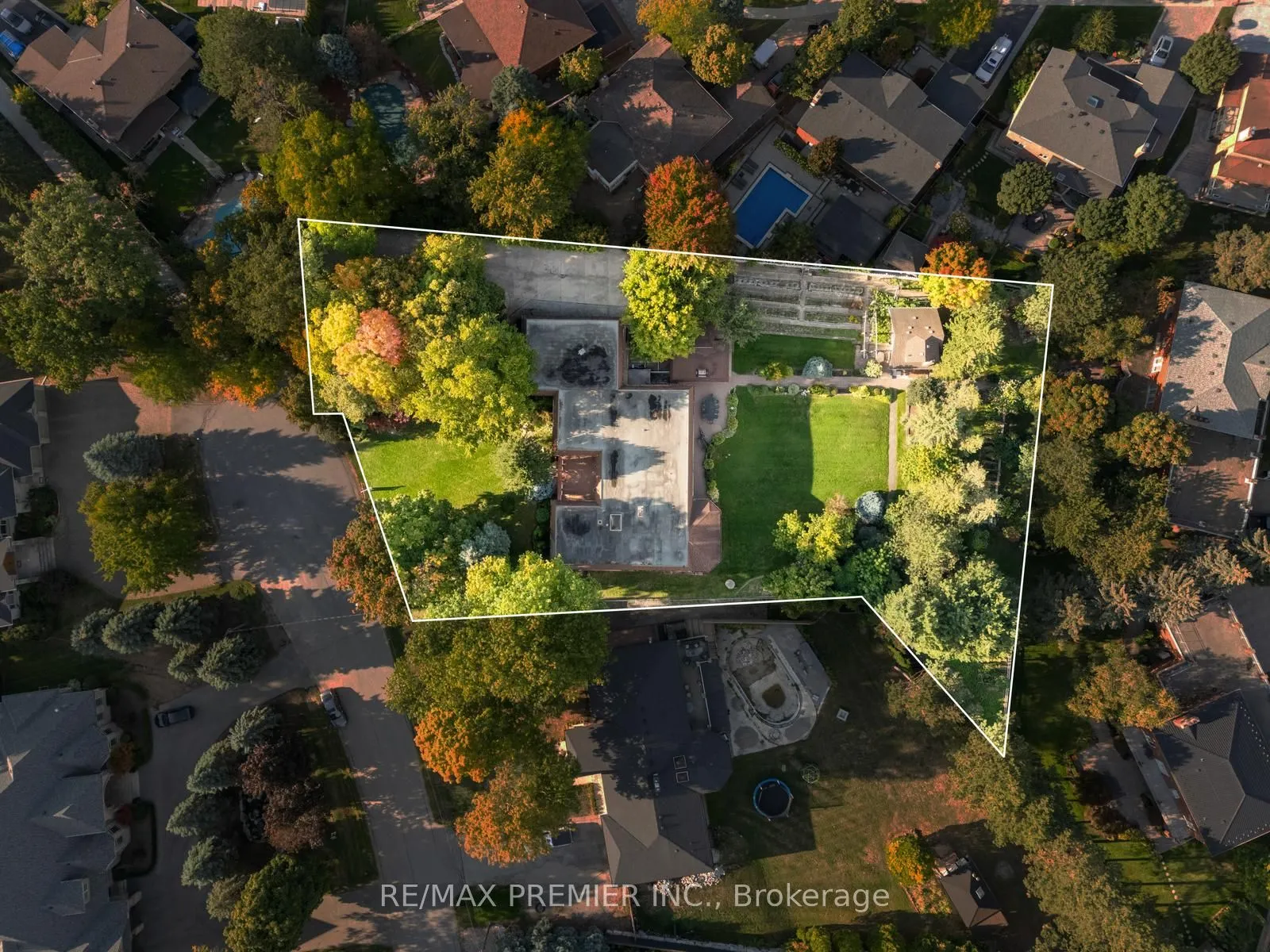 261 Sylvadene Parkway, ON L4L 2M8