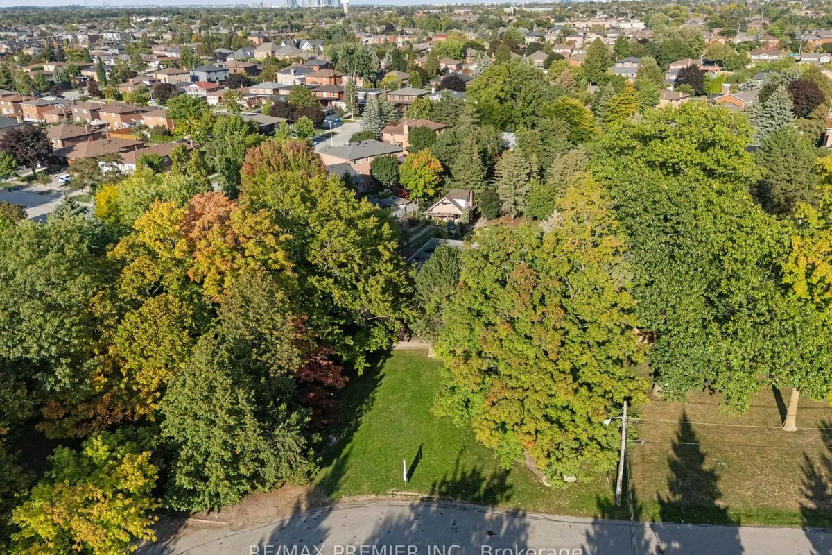 261 Sylvadene Parkway, ON L4L 2M8