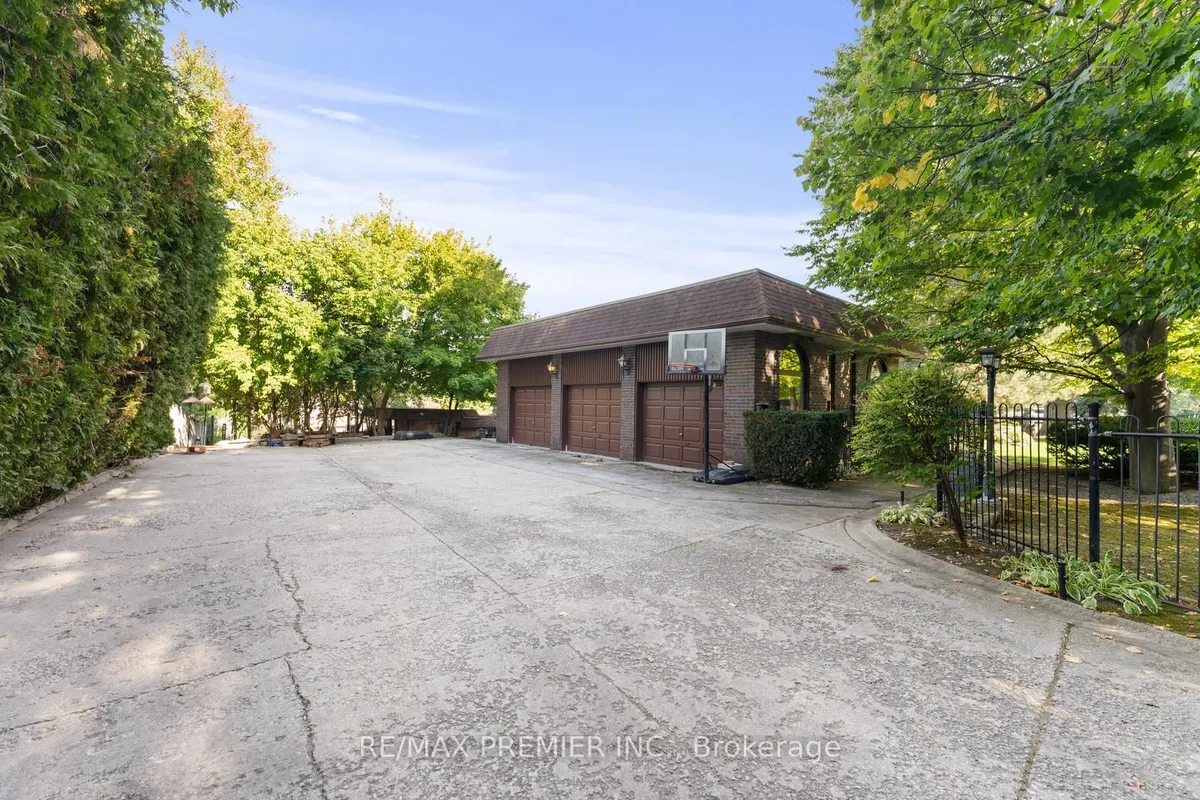261 Sylvadene Parkway, ON L4L 2M8