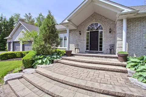 8 Pelosi Way, ON L0G 1M0