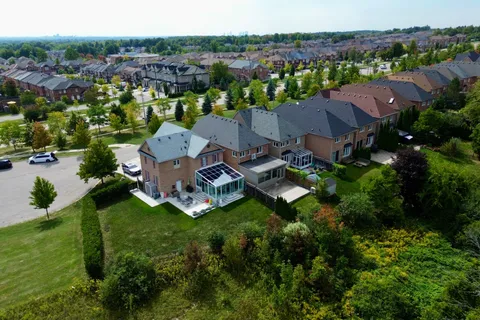 26 Windmill Court, ON L4E 4V2