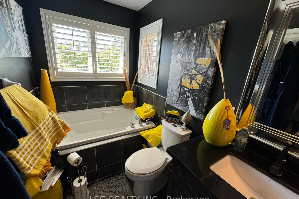 235 Venice Gate Drive, ON L4H 0G1