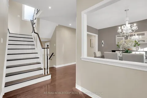 25 Aztec Court, ON L4S 2W6