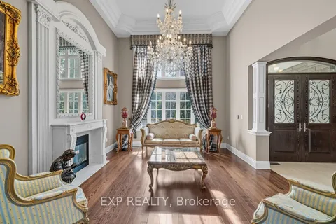 22 Longthorpe Court, ON L4G 0K4