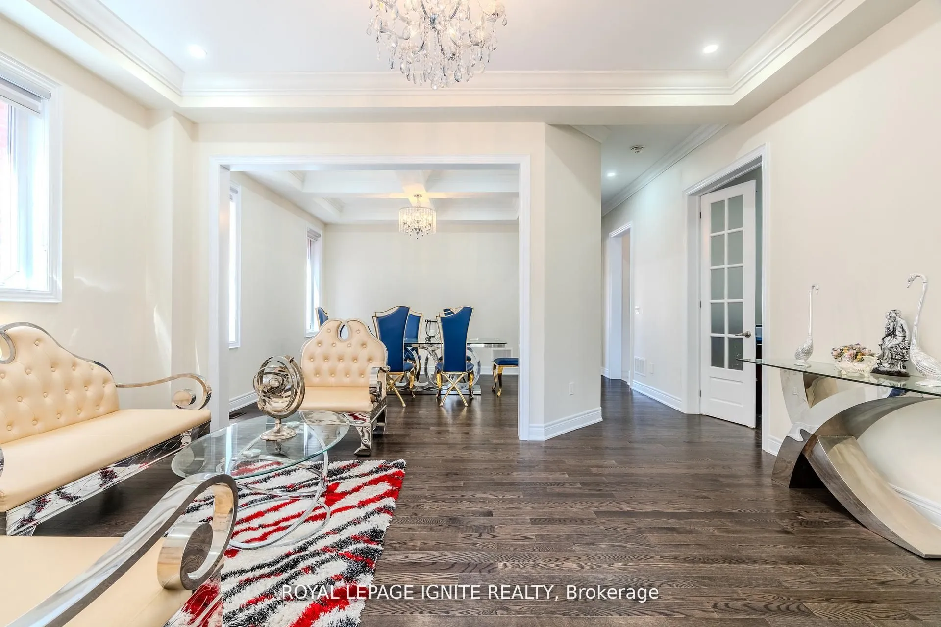Detached living room at 73 Kentwood Crescent Markham