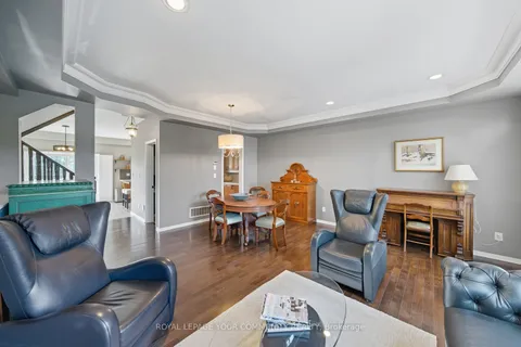 118 Chapman Court, ON L4G 0E2