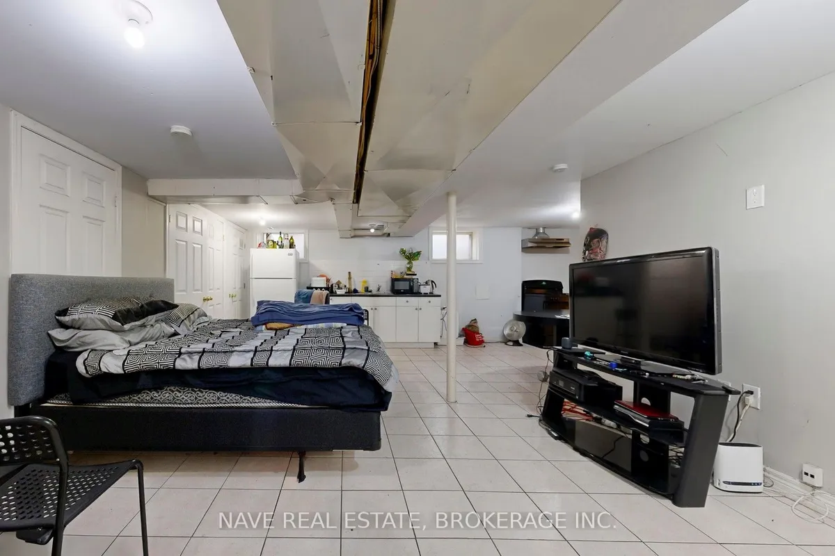 9747 Bathurst Street, ON L4C 3X5