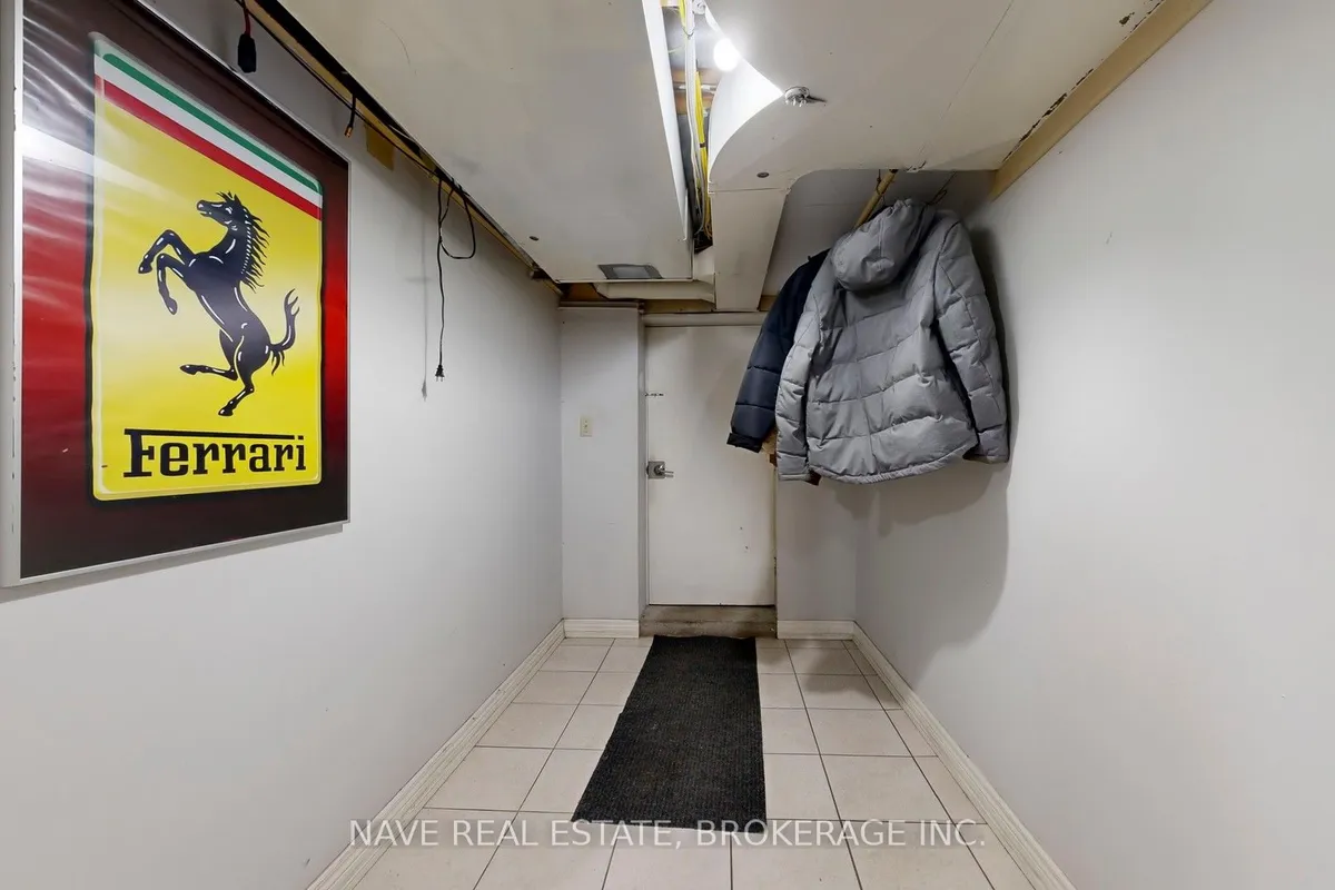 9747 Bathurst Street, ON L4C 3X5