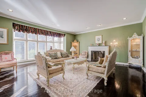 28 Edmund Crescent, ON L4B 2X8