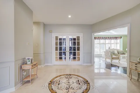 28 Edmund Crescent, ON L4B 2X8