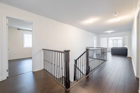 27 Scarlet Way, ON L3Z 0T4