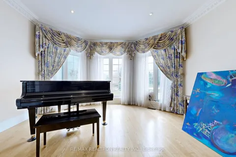 23 Kensington Drive, ON L4E 3M9