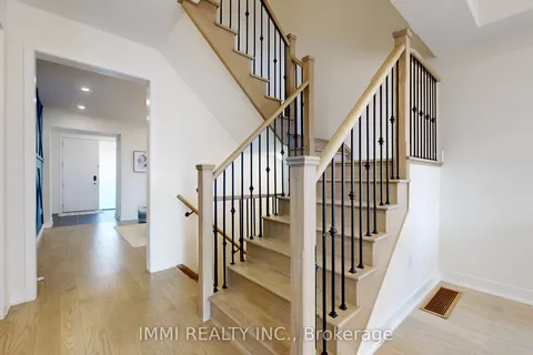 12 Badgerow Way, ON L4G 0Z4