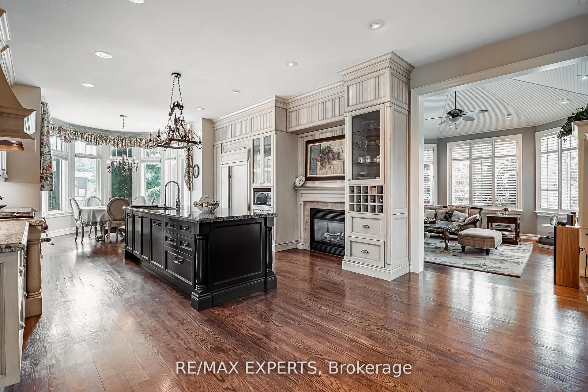 8 Alm Court, ON L4G 6W7