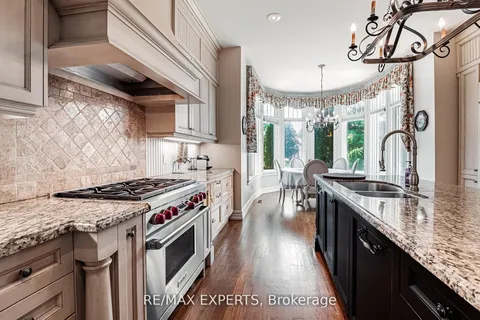 8 Alm Court, ON L4G 6W7