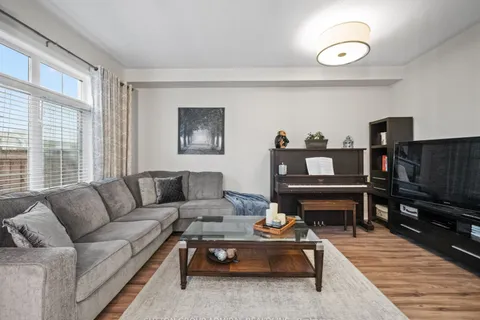 79 Watkins Glen Crescent, ON L4G 7S6