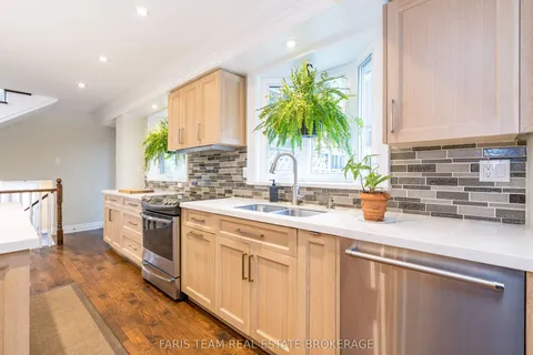 82 Derby Court, ON L3Y 5Z9