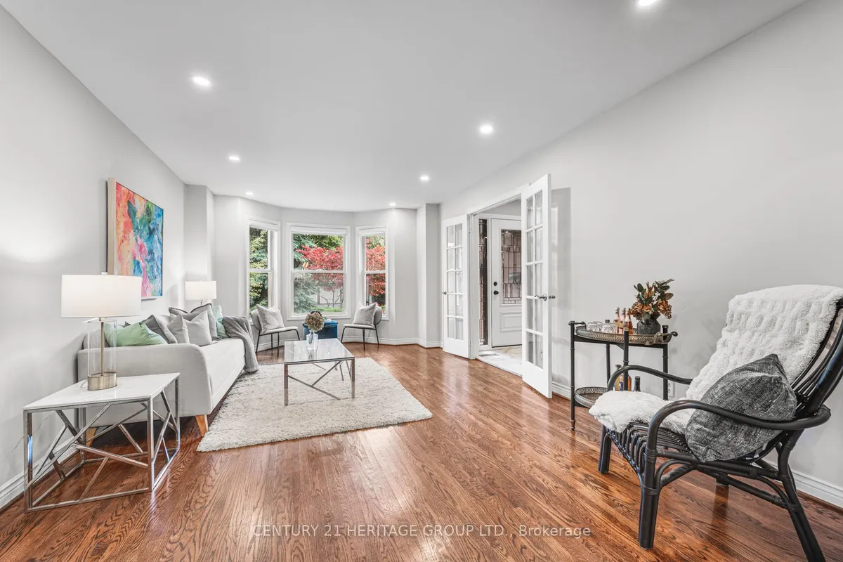 16 Wainwright Avenue, ON L4C 5R5