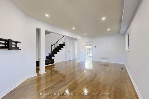 558 Willowick Drive, ON L3X 2A6