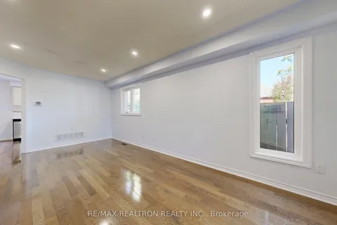 558 Willowick Drive, ON L3X 2A6