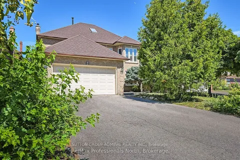 8 Elmsley Drive, ON L4C 8N1