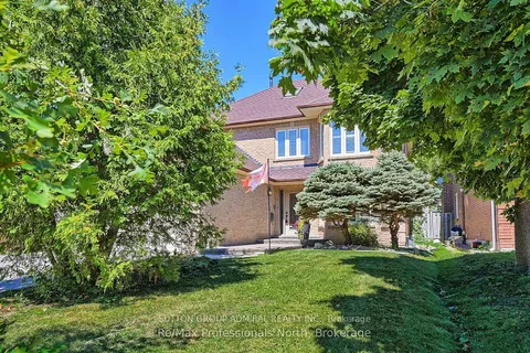 8 Elmsley Drive, ON L4C 8N1