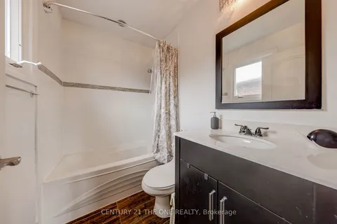 27 Pugsley Avenue, ON L4C 8V2