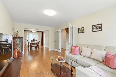 4 Mair Court, ON L4C 7S1