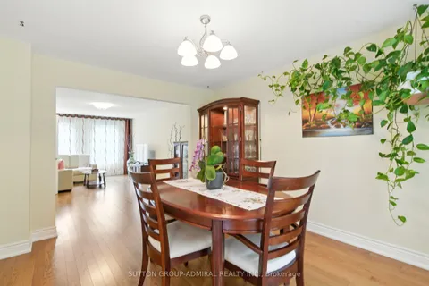 4 Mair Court, ON L4C 7S1