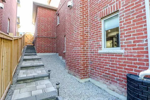 1709 Emberton Way, ON L9S 0N4