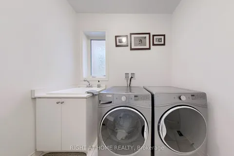 15 Forest Edge Crescent, ON L9N 1R8