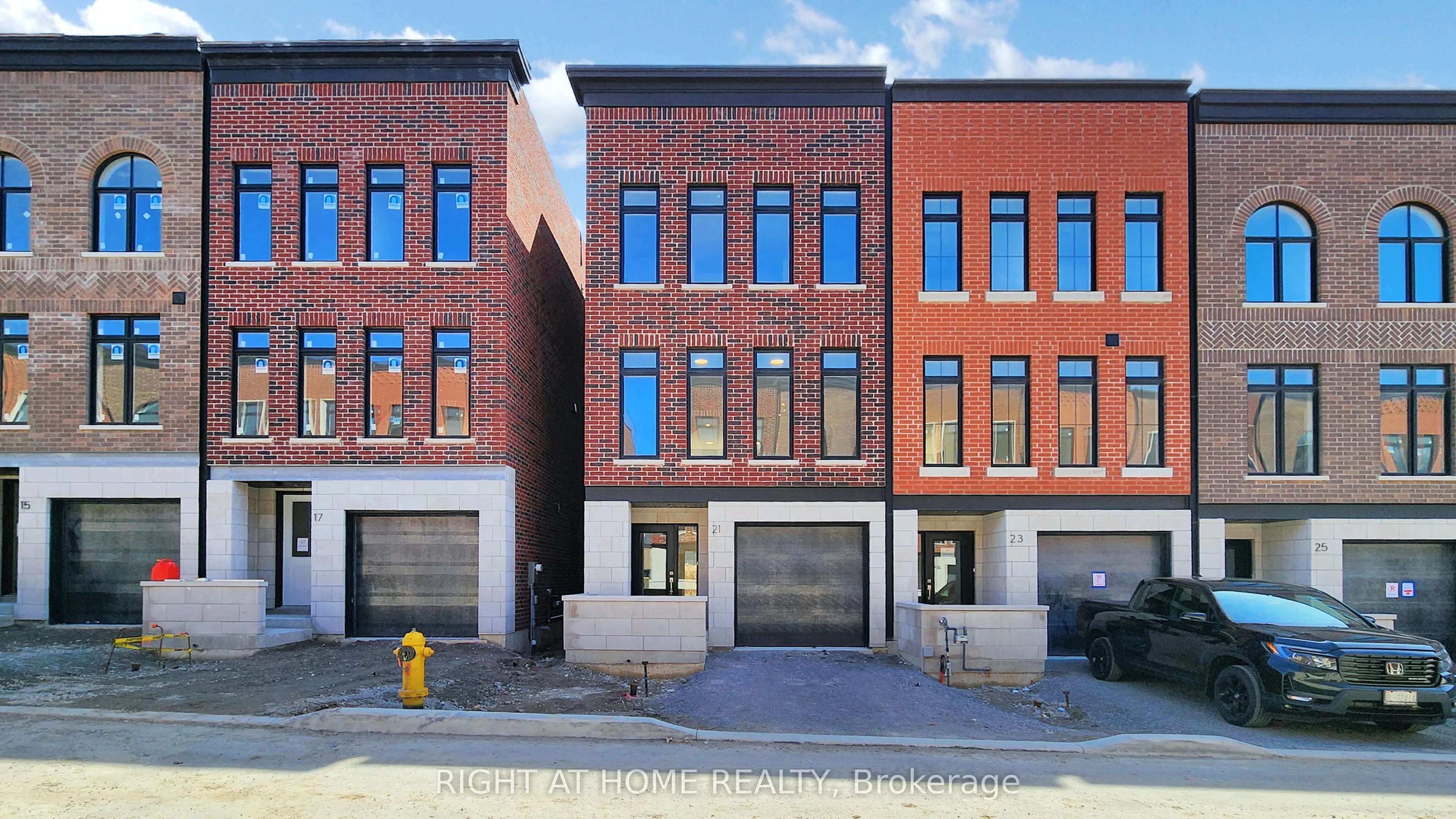 21 Chestnut Court, ON L4G 4A4