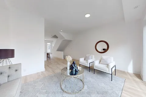 21 Chestnut Court, ON L4G 4A4