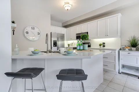 20 James Ratcliff Avenue, ON L4A 1P3