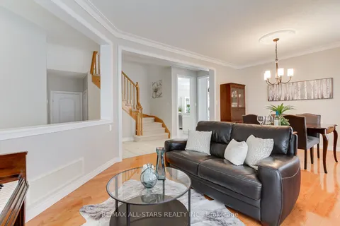 20 James Ratcliff Avenue, ON L4A 1P3