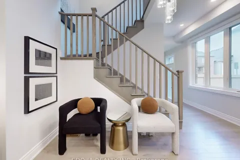 10 Pevensey Lane, ON L6C 3J2