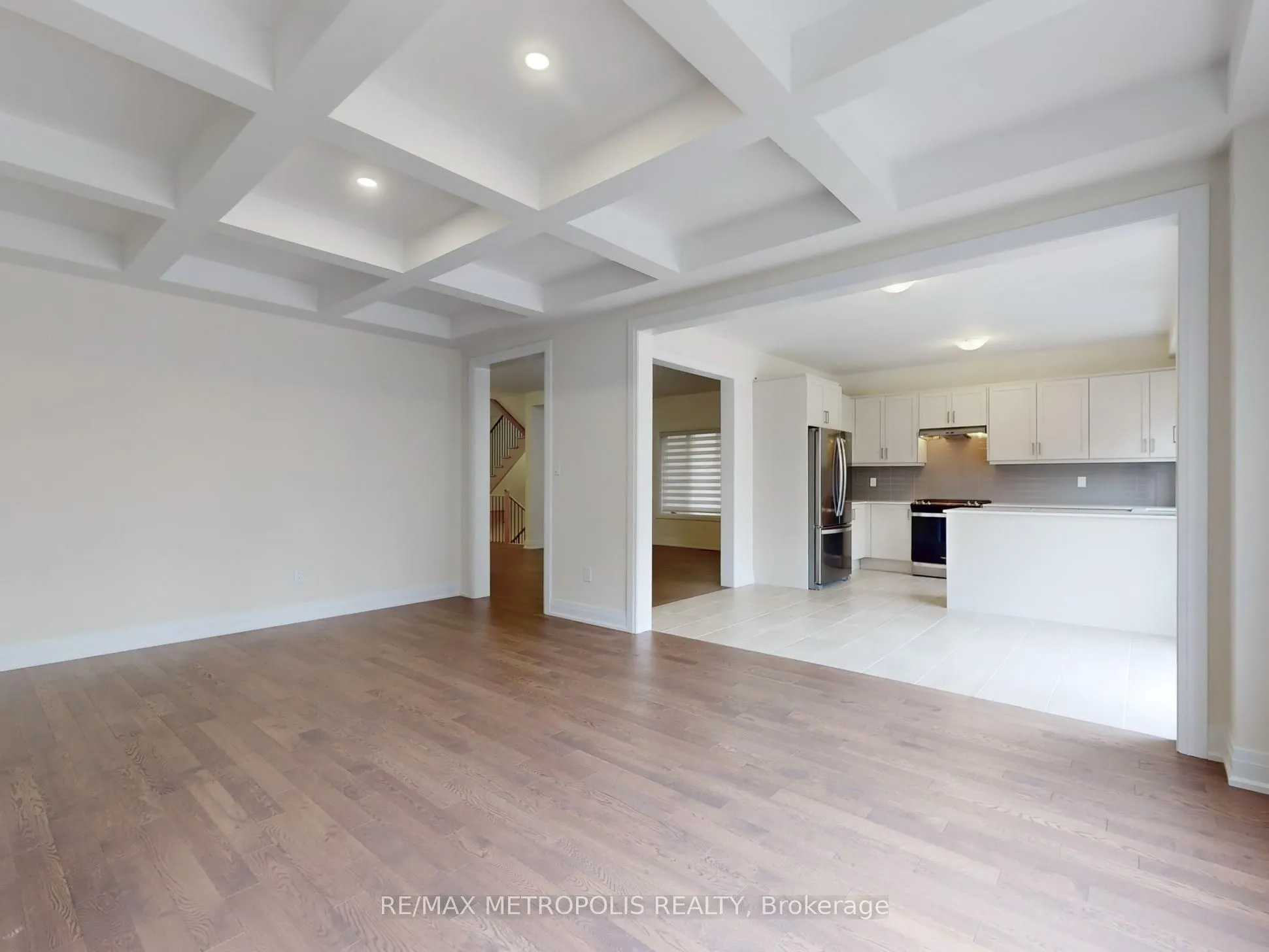 21 La Reine Avenue, ON L4E 2Y8