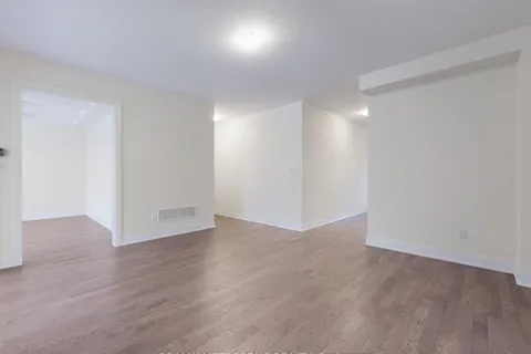 21 La Reine Avenue, ON L4E 2Y8