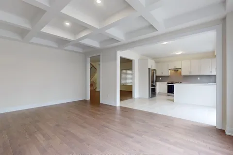 21 La Reine Avenue, ON L4E 2Y8