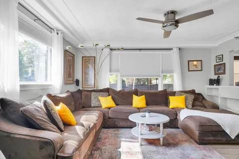 63 The Queensway N N/A, ON L4P 0L2