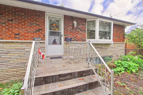 157 Maplegrove Avenue, ON L3Z 1S9