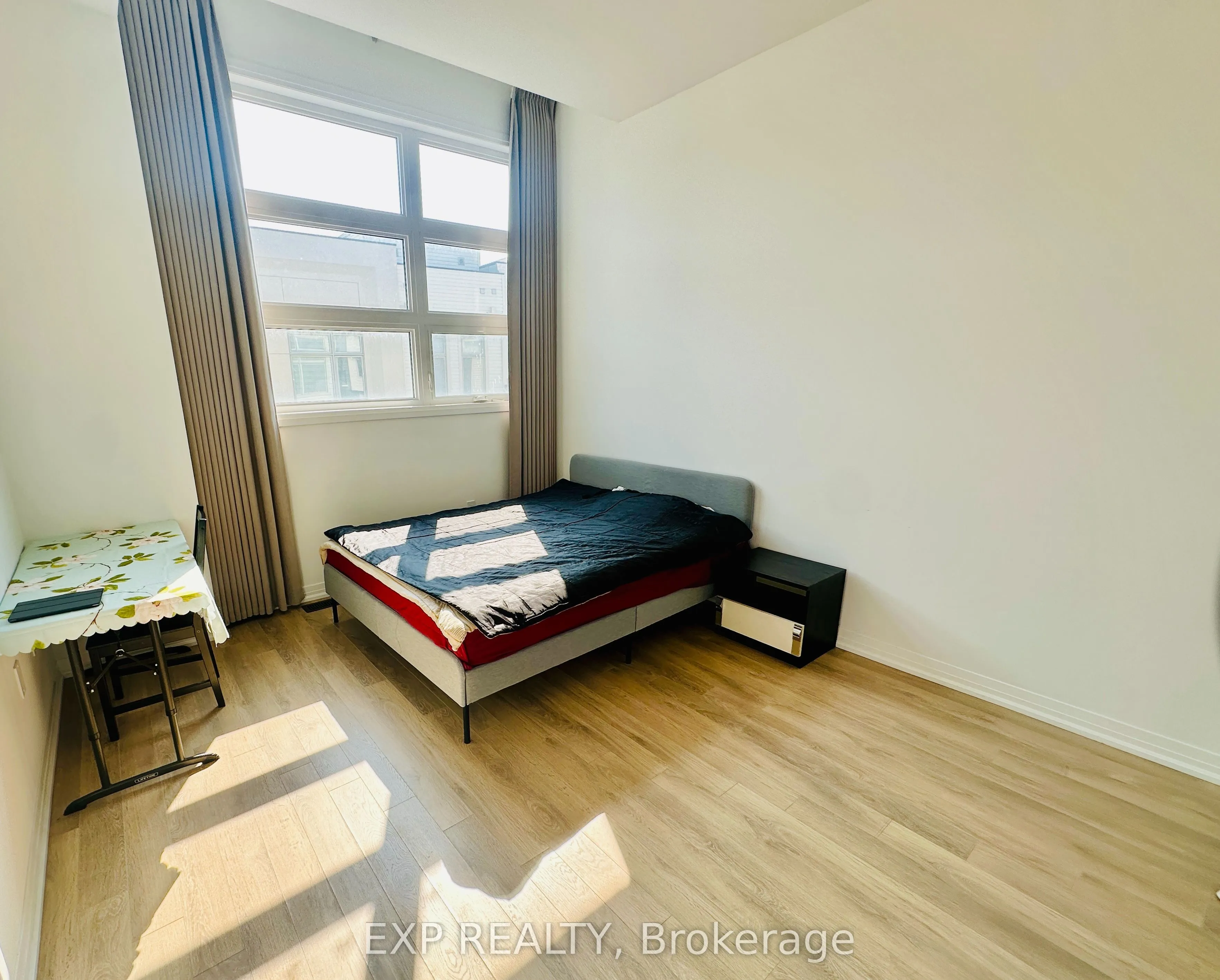 Att/Row/Townhouse kitchen at 27 Albert Firman Lane Markham