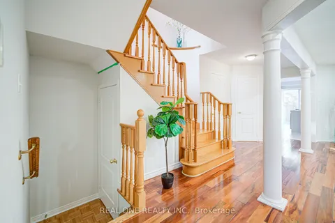 32 Frobisher Street, ON L4B 4H7