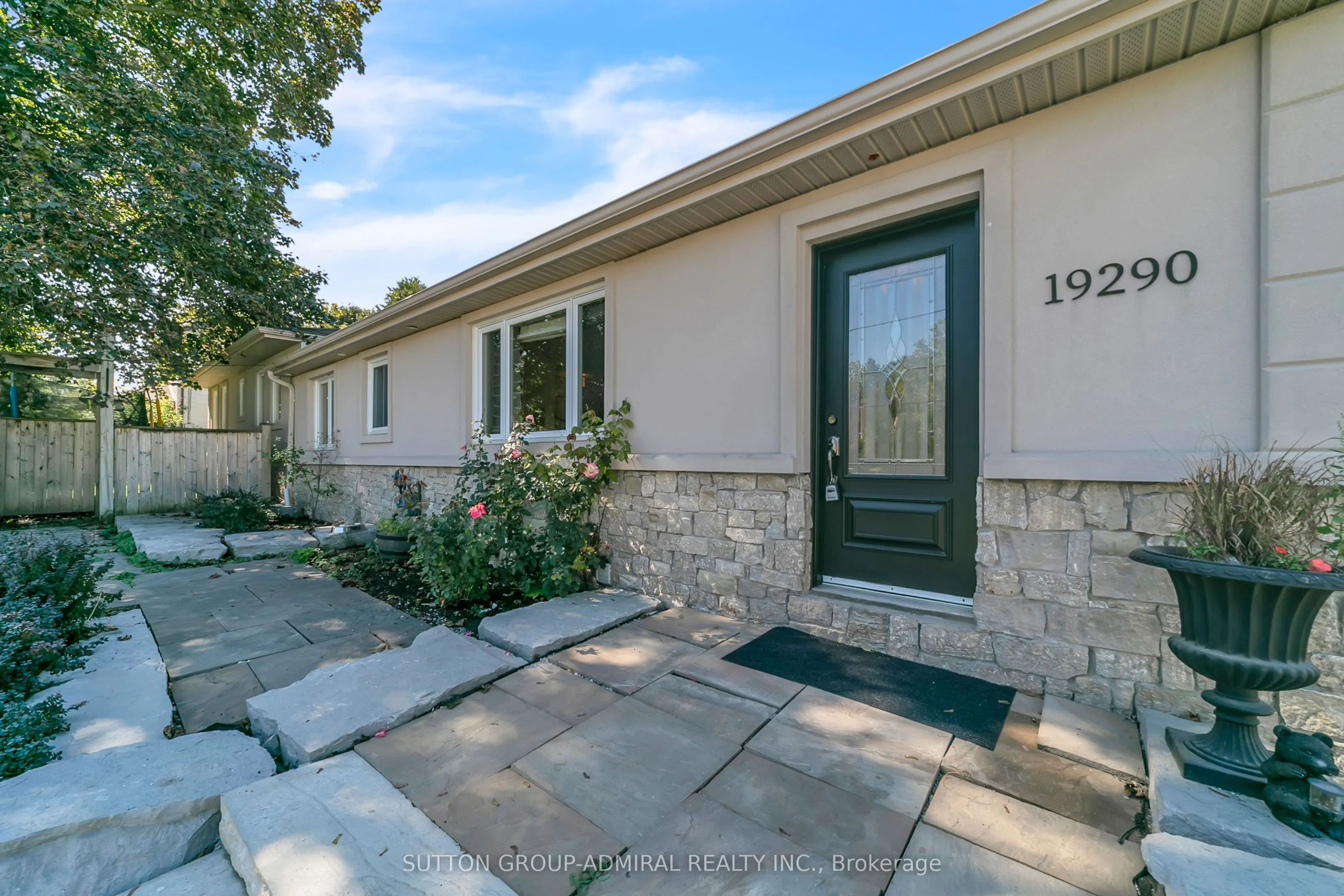 19290 Yonge Street, ON L9N 1L5