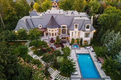 121 Rebecca Court, ON L6A 1G2