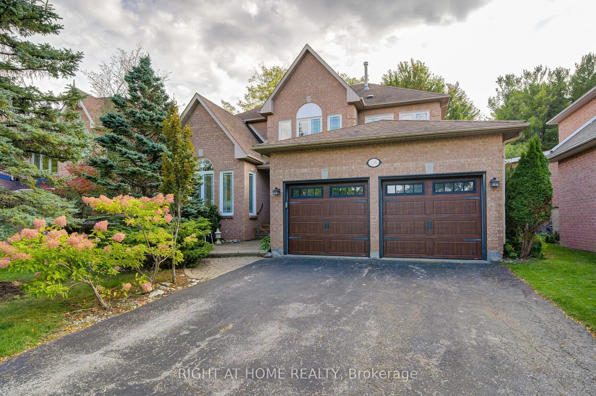 128 Carlyle Crescent, ON L4G 6P7