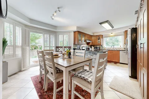 98 Charing Crescent, ON L4G 6P5